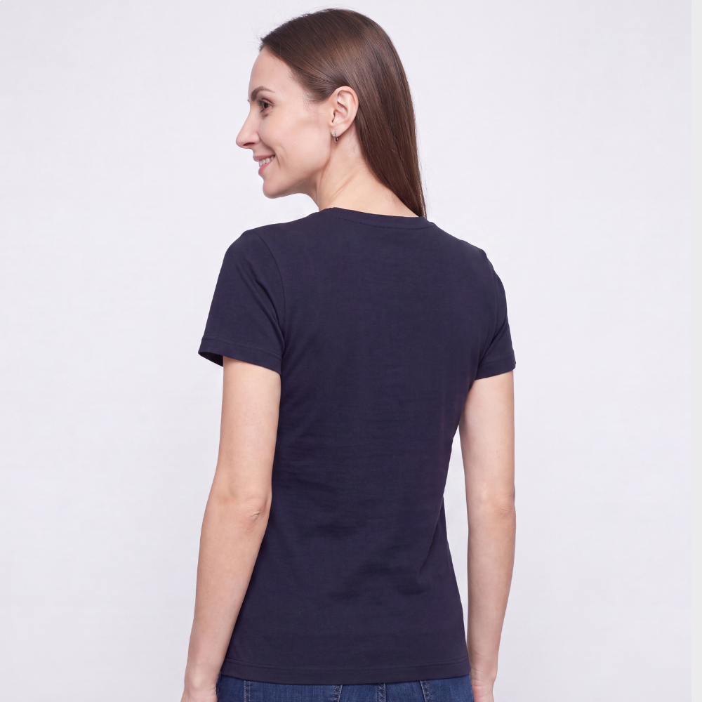 Camiseta Feminina Estampa Rosto Peito Preto Camiseta Feminina Estampa Rosto Peito Preto