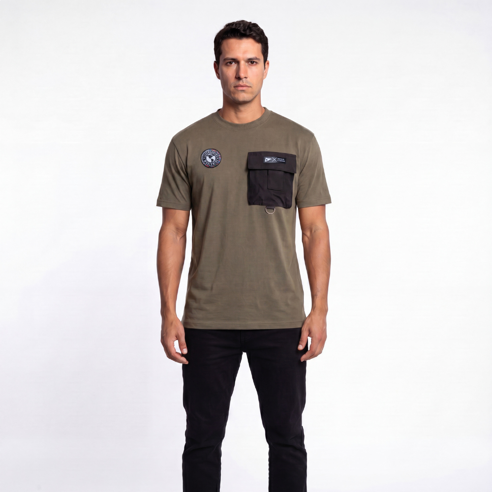 Camiseta Masculina Com Bolso Legendarios -Chumbo Camiseta Masculina Com Bolso Legendarios -Chumbo