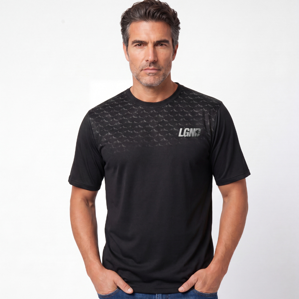 Camiseta Masculina Estampa Montanhas Degradê - Preta