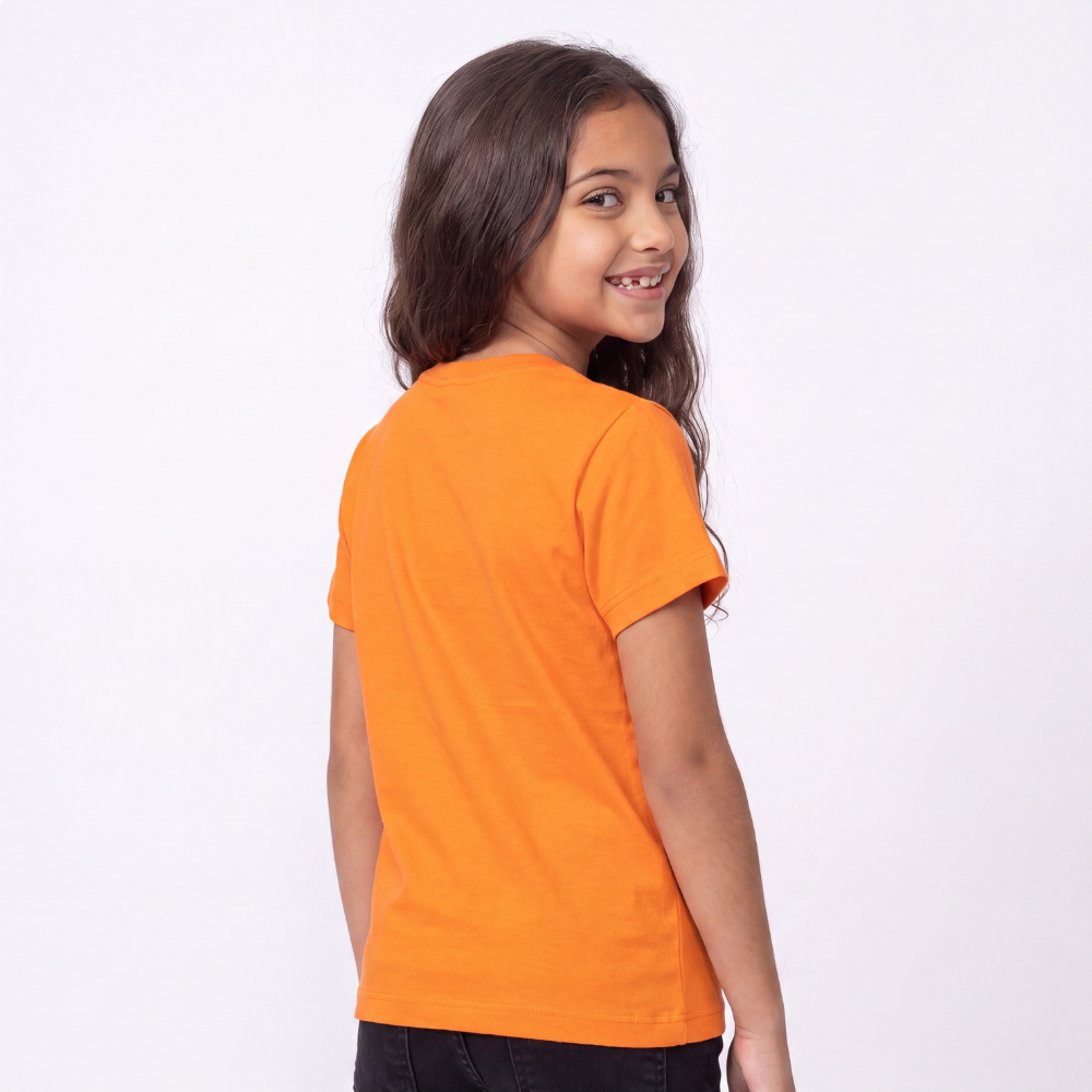 Camiseta Seguindo um Legendário (Pegadas) - Laranja Camiseta Seguindo um Legendário (Pegadas) - Laranja