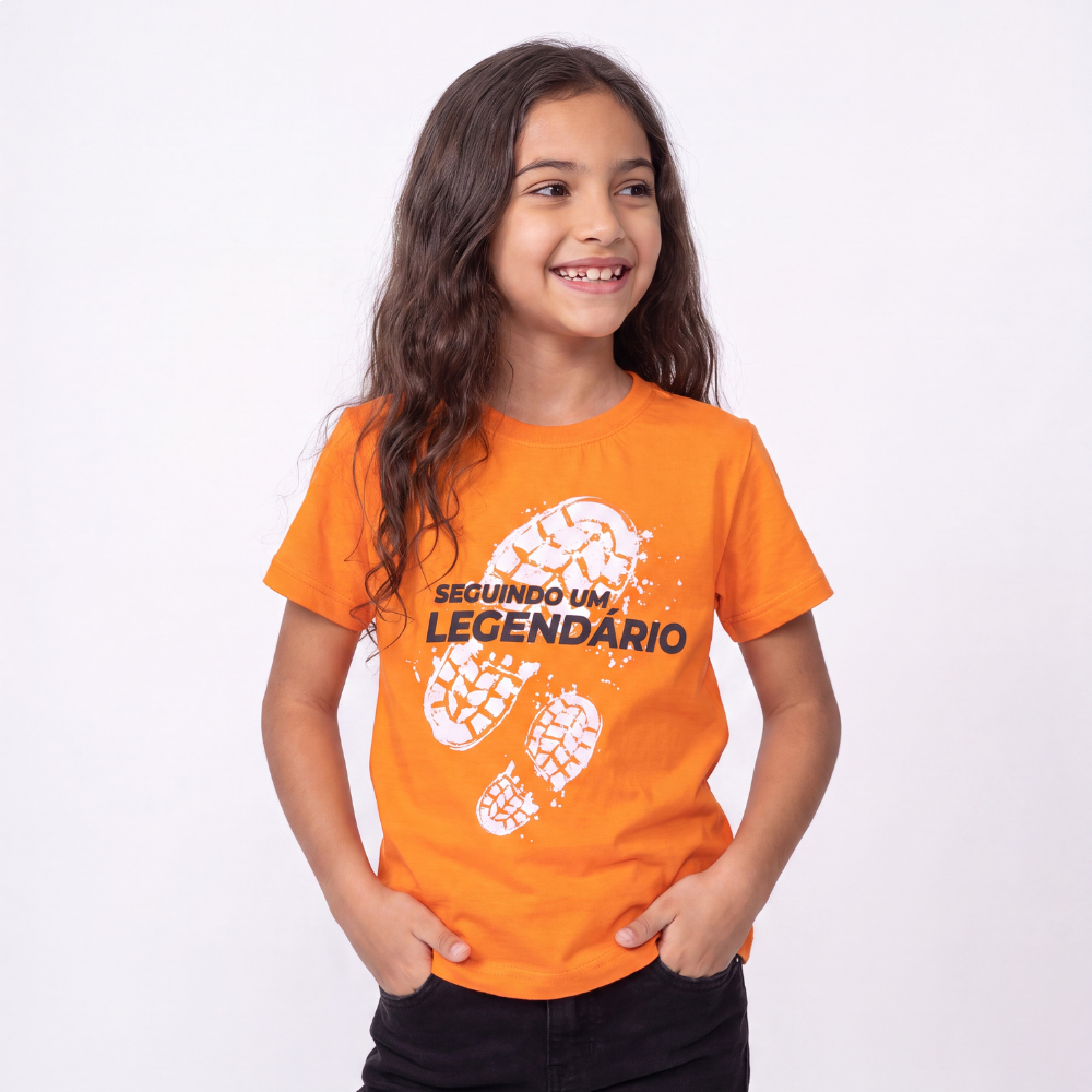 Camiseta Seguindo um Legendário (Pegadas) - Laranja Camiseta Seguindo um Legendário (Pegadas) - Laranja