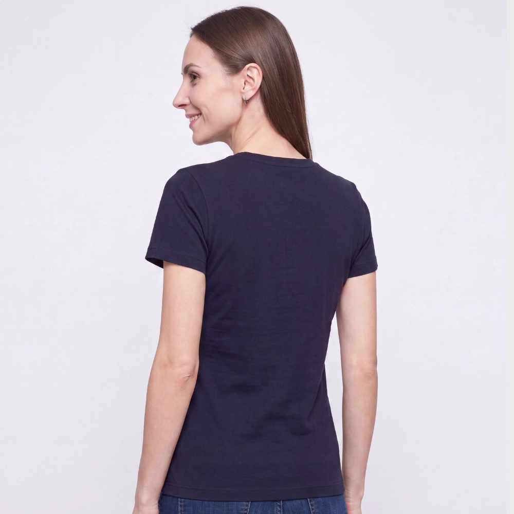 Camiseta Feminina Estampa Rosto Peito Preto